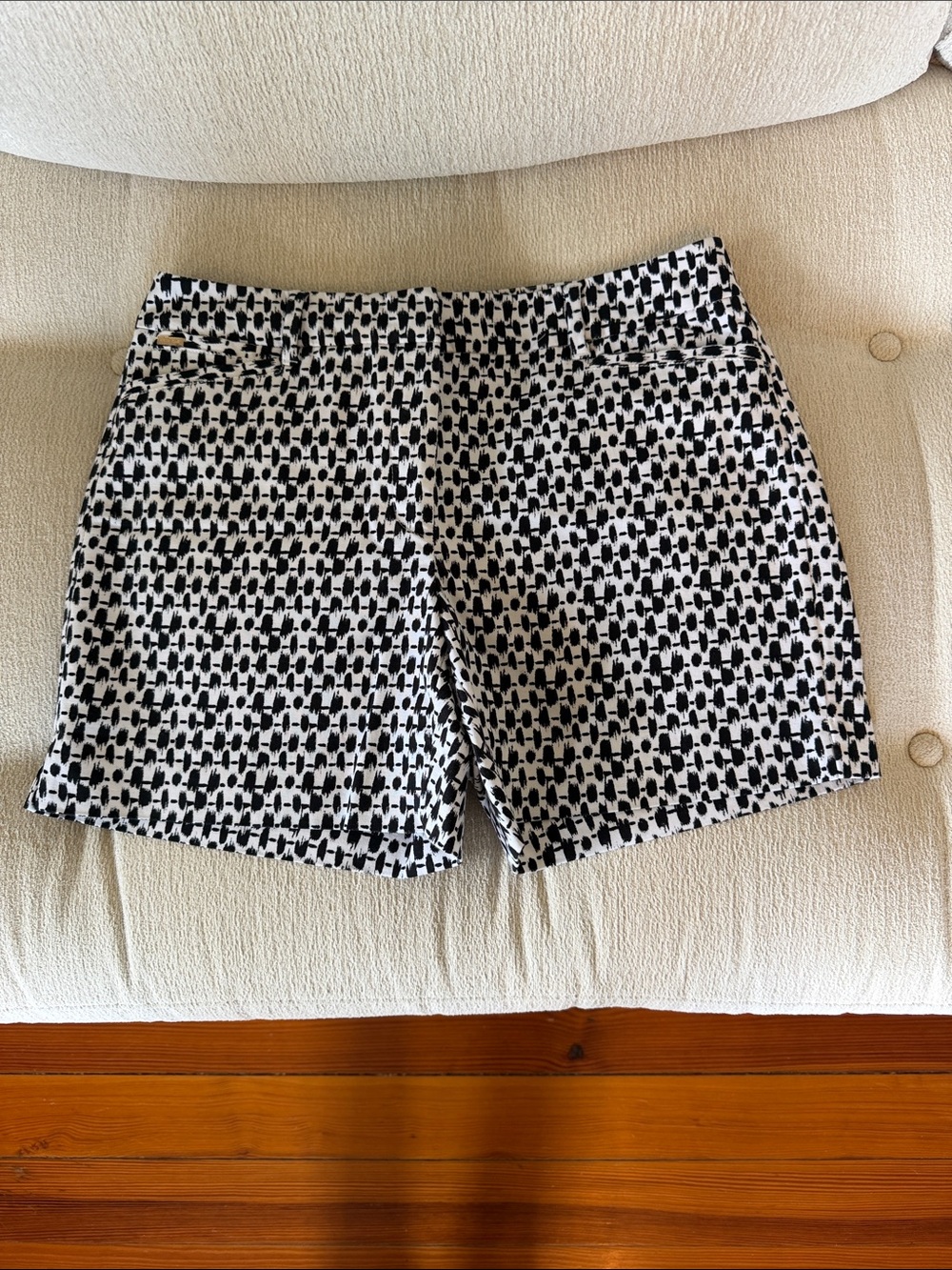 WHBM Black & White Patterned Women's Shorts  Size 6  EUC
